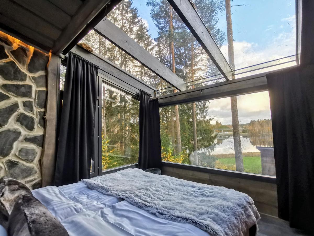Glass Igloos By The Water - Lasisviitit *