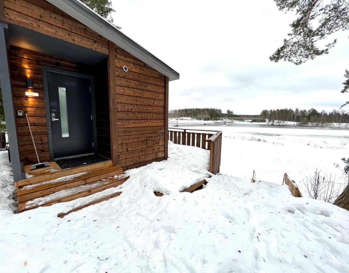 Glass Igloos By The Water - Lasisviitit *